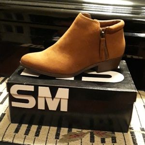 Cognac booties